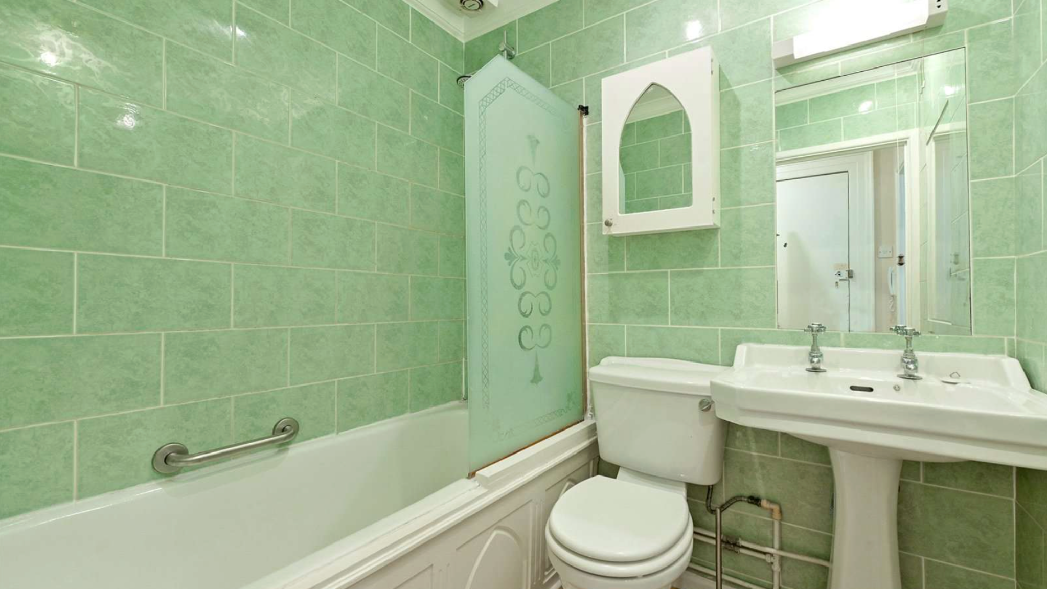 Bathroom before renovation